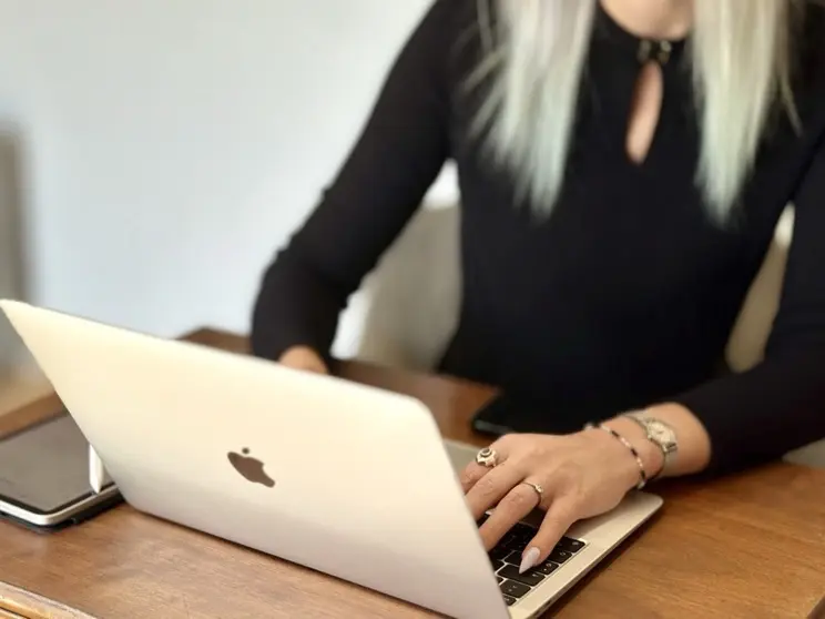 Laptop – virtuelle Assistenz für administrative Entlastung